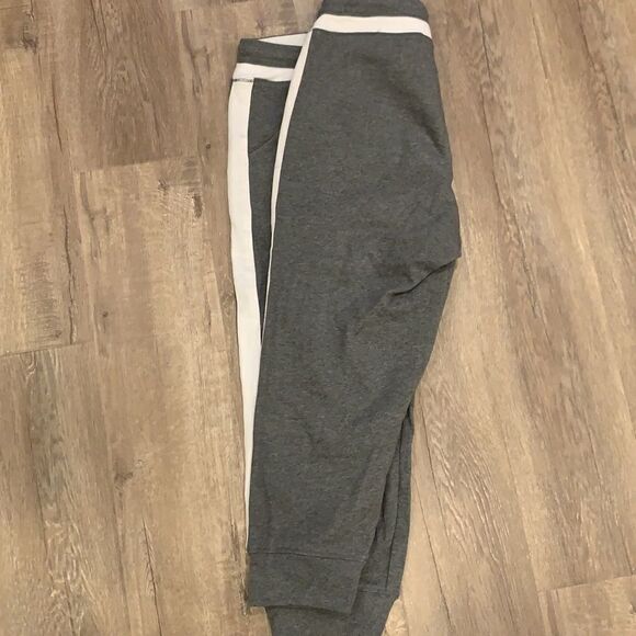 Gray and white jogger pants - Picture 8 of 8